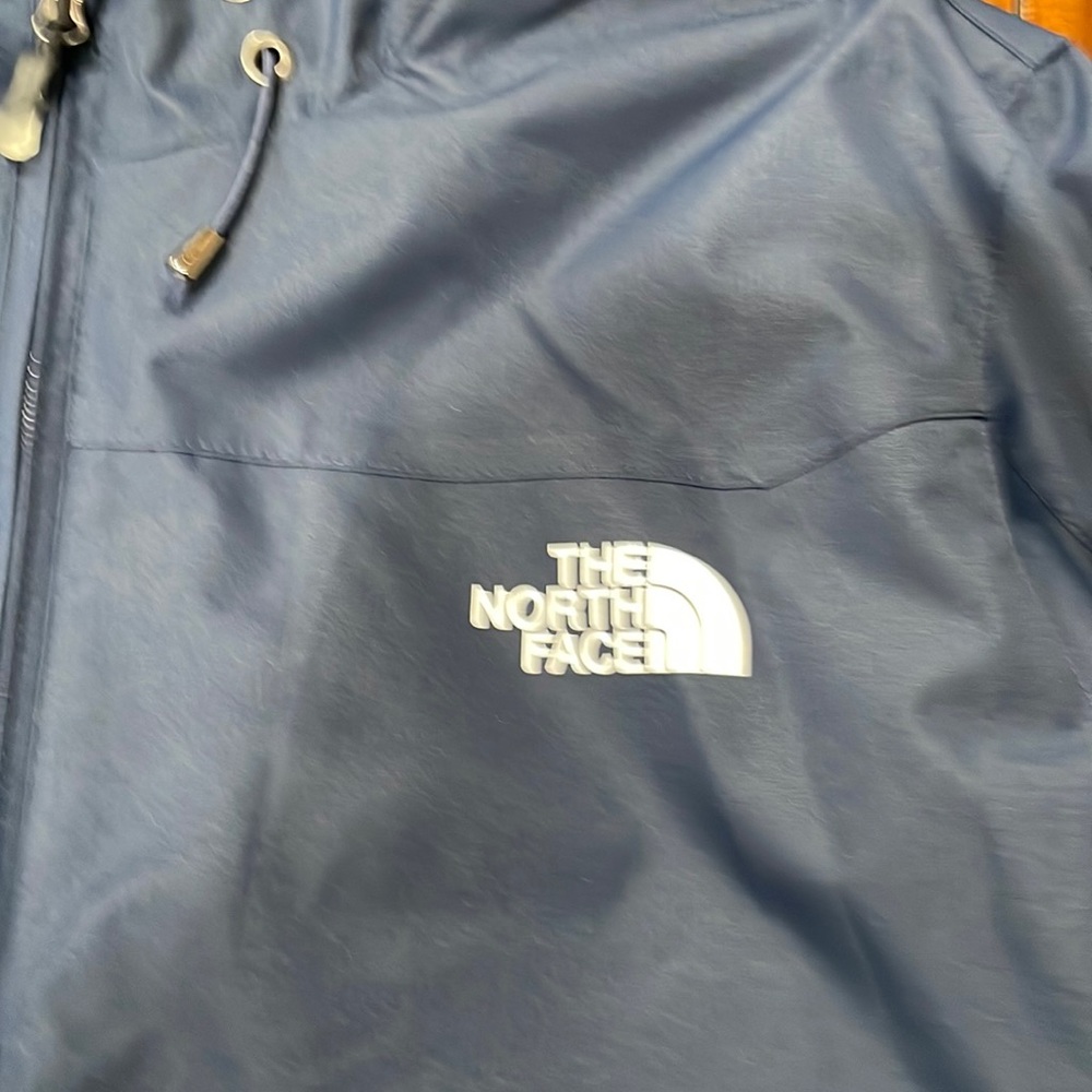 Nice rain coat for the upcoming winter season.